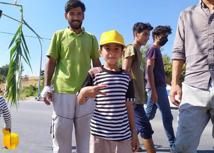 Λέσβος: Οι ορατοί-αόρατοι – Οδοιπορικό στον καταυλισμό που γέννησε η φωτιά στη Μόρια (photos+video)