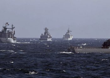 Πόλεμος και ειρήνη σε καυτά ύδατα