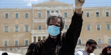 Πολύπλευρη κρίση, συνολική απάντηση