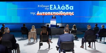 Μητσοτάκης στη ΔΕΘ: Όλα για τα όπλα, για την υγεία τίποτα
