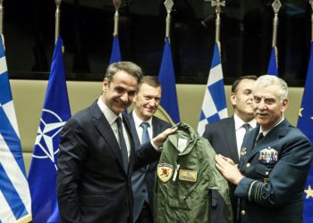 Φρούριο η Ελλάδα, ξεβράκωτος ο λαός