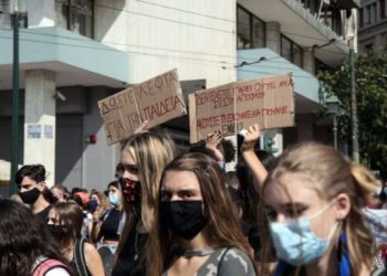 Ελπίδα οι αγώνες των μαθητών σε έναν κόσμο που νοσεί