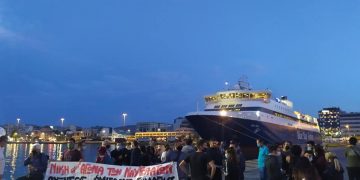 Έδεσαν τα πλοία οι απεργοί ναυτεργάτες κόντρα στις πιέσεις (Photos/Video)