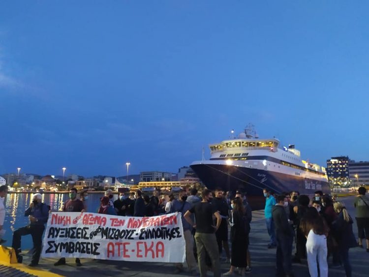 Έδεσαν τα πλοία οι απεργοί ναυτεργάτες κόντρα στις πιέσεις (Photos/Video)