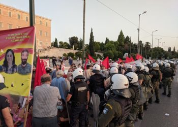 Βάρβαρη αστυνομική επίθεση σε διαδήλωση αλληλεγγύης στους Τούρκους απεργούς πείνας (ενημέρωση)