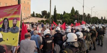 Βάρβαρη αστυνομική επίθεση σε διαδήλωση αλληλεγγύης στους Τούρκους απεργούς πείνας (ενημέρωση)