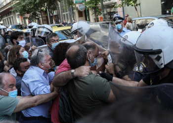 Με ΜΑΤ και βία απαντά η κυβέρνηση στους «ήρωες πίσω από τις μάσκες» (Photos/Video)