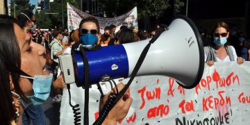 Μαχητική απεργιακή διαδήλωση, νέα επίδειξη αυταρχισμού