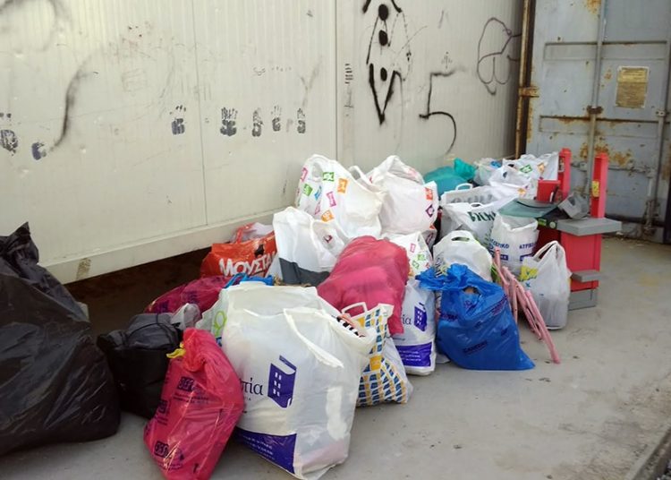 Επίσκεψη ΣΥΠΡΟΜΕ στους πρόσφυγες στον Ελαιώνα (φωτό)