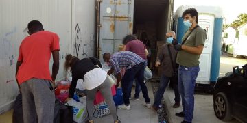 Επίσκεψη ΣΥΠΡΟΜΕ στους πρόσφυγες στον Ελαιώνα (φωτό)