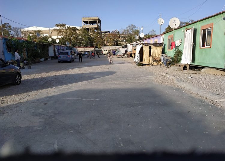 Επίσκεψη ΣΥΠΡΟΜΕ στους πρόσφυγες στον Ελαιώνα (φωτό)