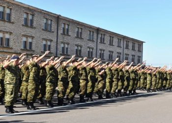 Κανένας στον στρατό στα 18!