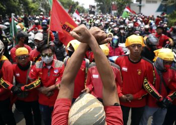 Εξέγερση στην Ινδονησία κατά της αντεργατικής μεταρρύθμισης