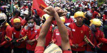 Εξέγερση στην Ινδονησία κατά της αντεργατικής μεταρρύθμισης