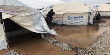 Βούρκος το Καρά Τεπέ, θερμοκήπια κορονοϊού τα ΚΥΤ