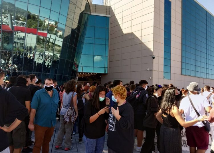 Επίθεση των ΜΑΤ με χημικά κατά μαθητών (φωτό+βίντεο)