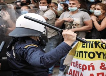 Αντί για ΜΕΘ και προσλήψεις έπιασαν δουλειά… τα ΜΑΤ!