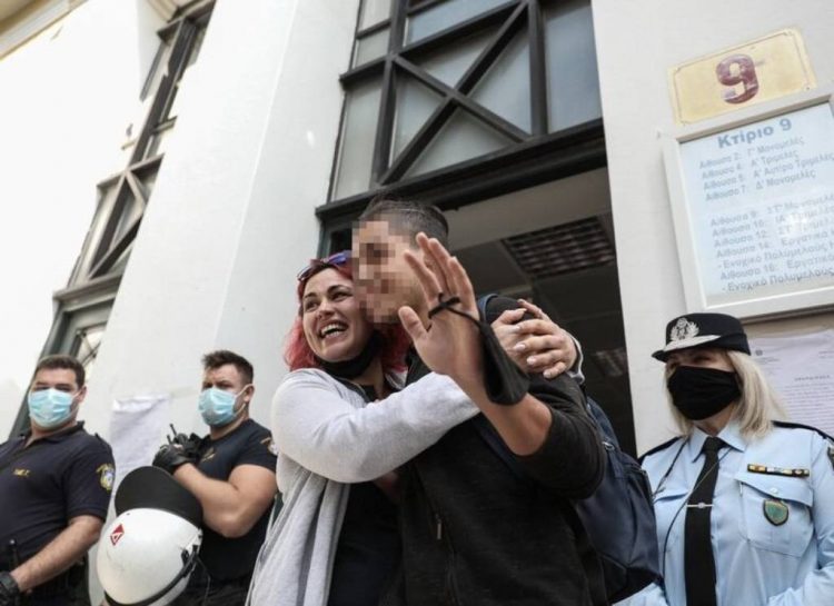 Eλεύθεροι οι 8 μαθητές, παραμένουν οι στημένες κατηγορίες (Photos/Video)