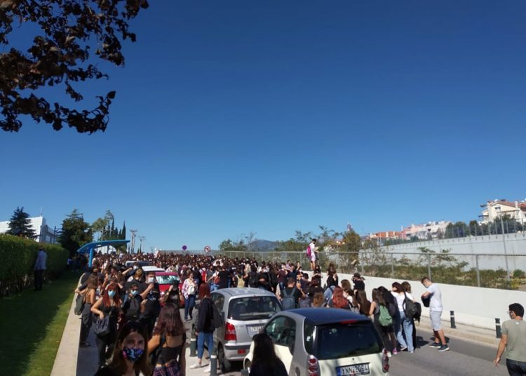 Επίθεση των ΜΑΤ με χημικά κατά μαθητών (φωτό+βίντεο)