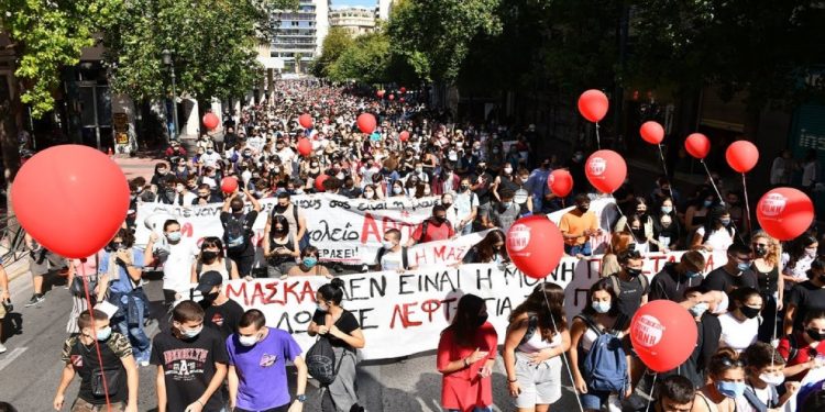 Μαθητές/τριες 1ου Γυμνασίου Νέας Ιωνίας: Το σχολείο παιδεύει, δεν εκπαιδεύει