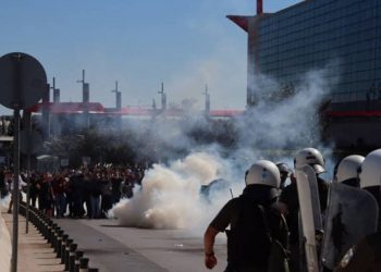 Επίθεση των ΜΑΤ με χημικά κατά μαθητών (φωτό+βίντεο)