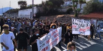 Μαζική διαδήλωση μαθητών, εκπαιδευτικών, γονιών στο Μαρκόπουλο (Photos)