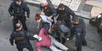 Προκλητική αστυνομική επίθεση στα γραφεία του ΣΕΚ