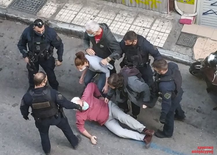 Προκλητική αστυνομική επίθεση στα γραφεία του ΣΕΚ