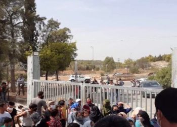 Στρατόπεδα: Αντιδρούν οι πρόσφυγες στη φυλάκιση