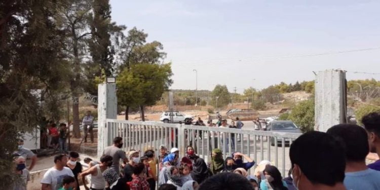 Στρατόπεδα: Αντιδρούν οι πρόσφυγες στη φυλάκιση