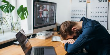 Η τηλεργασία αυξάνει κέρδη και εκμετάλλευση