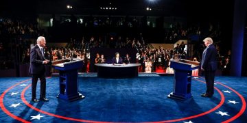 Η τριπλή κρίση πλήττει τον Τραμπ