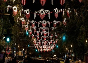 Αντικαπιταλιστική Ανατροπή στην Αθήνα: Η μπίζνα με τον στολισμό της πόλης συνεχίζεται