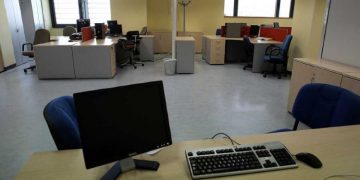 Core: Απλήρωτοι μισθοί και υπερωρίες