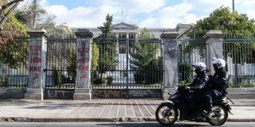 Η Επιτροπή Προστασίας Δημόσιας Υγείας και η απαγόρευση συναθροίσεων