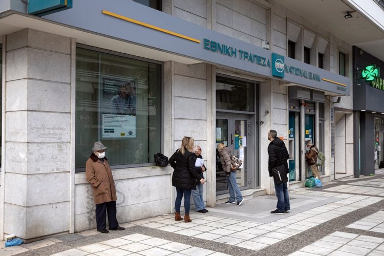 ΕΤΕ: Λουκέτα και εκβιασμός εργαζομένων