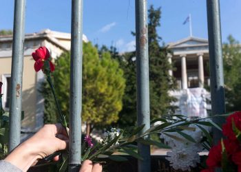 Ένας κόσμος, οι εξής δύο