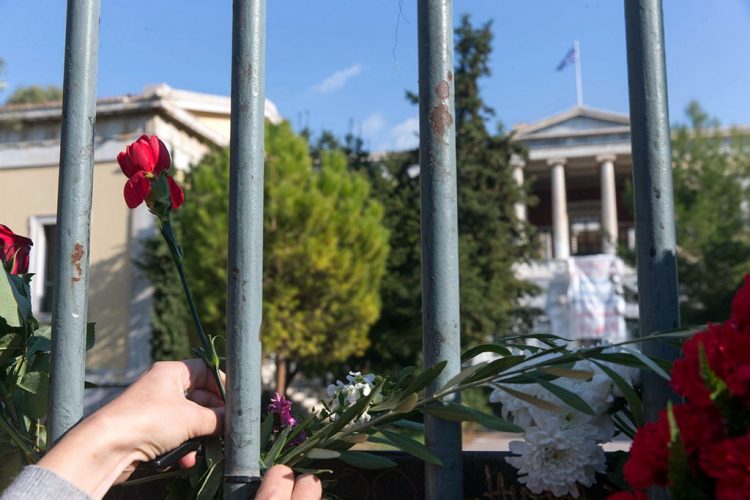 Ένας κόσμος, οι εξής δύο