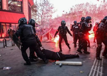 Η 5η Γαλλική Δημοκρατία ολισθαίνει προς τον ολοκληρωτισμό (βίντεο)
