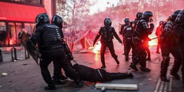 Η 5η Γαλλική Δημοκρατία ολισθαίνει προς τον ολοκληρωτισμό (βίντεο)