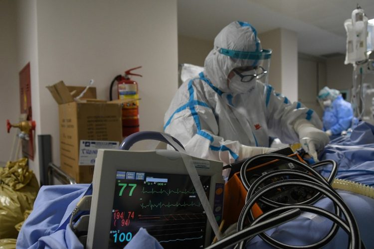 Συνολική και χωρίς παζάρια επίταξη των ιδιωτικών κλινικών!