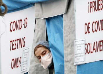 Το αληθινό Black Mirror: Πανδημία και τυχοδιωκτισμός