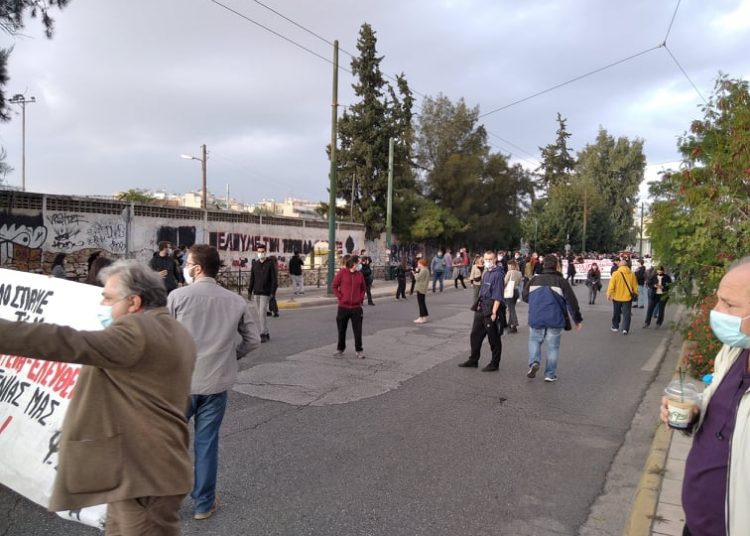 Συγκέντρωση σταθμ. Λαρίσης: Έσπασε η απαγόρευση, παρά την επίθεση της ΕΛΑΣ (Photos/Videos)