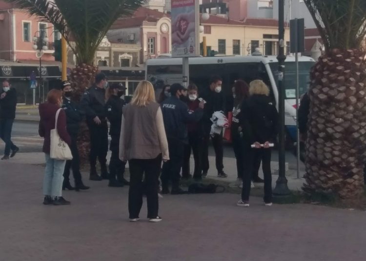 Μυτιλήνη: Η τρομοκρατία έσπασε, η διαδήλωση πραγματοποιήθηκε! (φωτο+βίντεο)