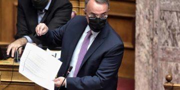 Τραπεζίτες και «γύπες» έτοιμοι  να αρπάξουν τη λαϊκή περιουσία