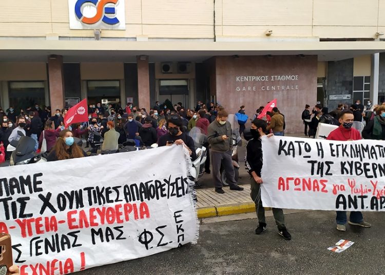 Συγκέντρωση σταθμ. Λαρίσης: Έσπασε η απαγόρευση, παρά την επίθεση της ΕΛΑΣ (Photos/Videos)