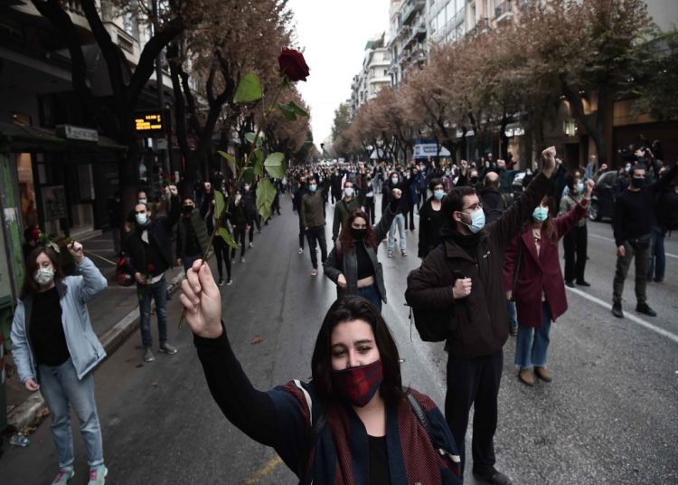 Θεσσαλονίκη: Τα ΜΑΤ «χτύπησαν» τη συγκέντρωση κοντά στο προξενείο (Video/Photos)