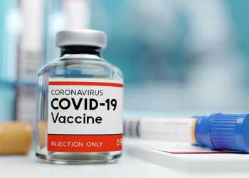 Εμβόλιο: Ανταγωνισμοί πάνω στην ανθρώπινη αγωνία