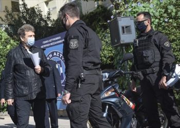 Απροκάλυπτη ομολογία Χρυσοχοΐδη: «Ο ιός δεν μεταδίδεται έξω, αλλά σε κλειστούς χώρους»