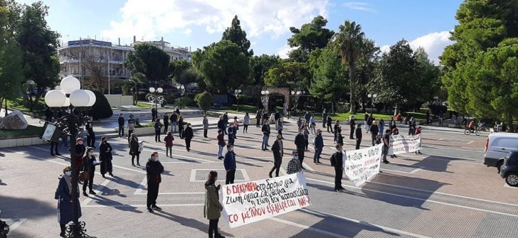 Η αστυνομική απαγόρευση έσπασε σε πολλές γειτονιές της Αθήνας